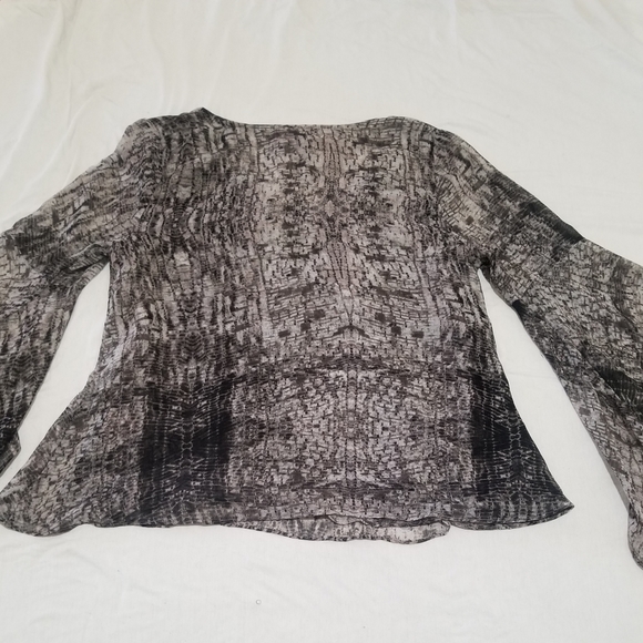 Jennifer Lopez Blouse - Picture 3 of 7